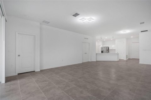 Villa ou maison à louer à Winter Haven, Floride: 4 chambres, 195.93 m2 № 2401036 - photo 3