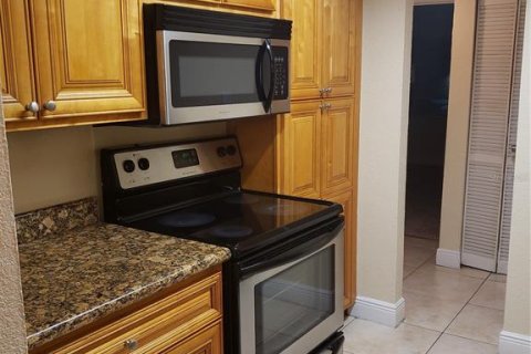 Condo in Orlando, Florida, 1 bedroom  № 2111261 - photo 5