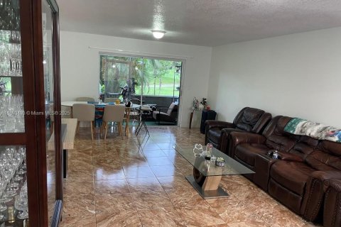 Снять в аренду кондоминиум в Дейви, Флорида 2 спальни, 88.16м2, № 1947024 - фото 3