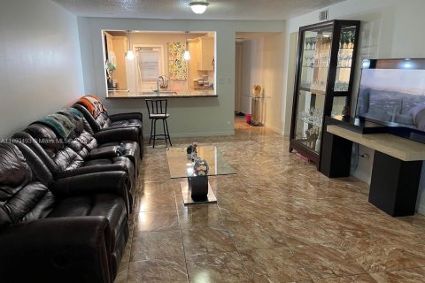 Снять в аренду кондоминиум в Дейви, Флорида 2 спальни, 88.16м2, № 1947024 - фото 6