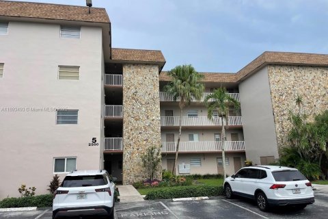 Снять в аренду кондоминиум в Дейви, Флорида 2 спальни, 88.16м2, № 1947024 - фото 1