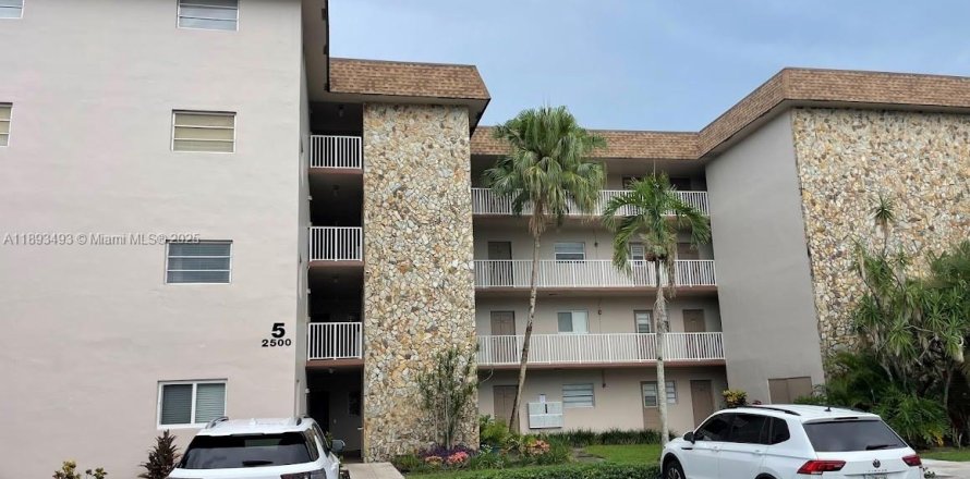 Кондоминиум с 2 спальнями в Дейви, Флорида № 1947024