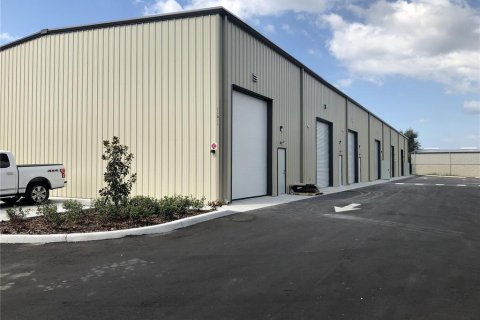 Propiedad comercial en alquiler en Odessa, Florida, 1226.31 m2 № 1884816 - foto 1