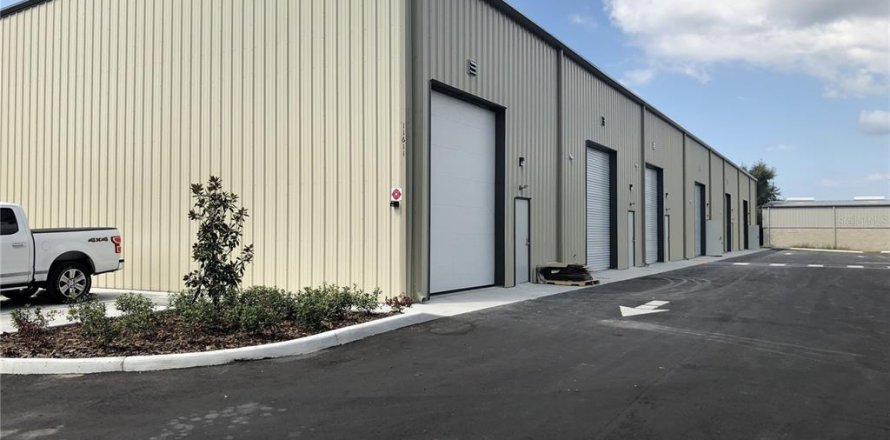 Immobilier commercial à Odessa, Floride 1226.31 m2 № 1884816