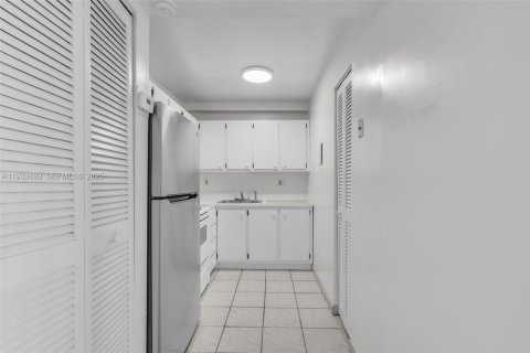 Снять в аренду кондоминиум в Норт-Майами-Бич, Флорида 1 спальня, 66.15м2, № 1991427 - фото 9