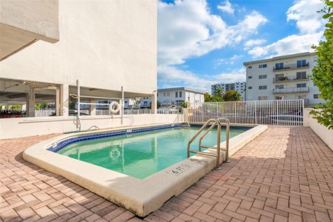 Снять в аренду кондоминиум в Норт-Майами-Бич, Флорида 1 спальня, 66.15м2, № 1991427 - фото 22