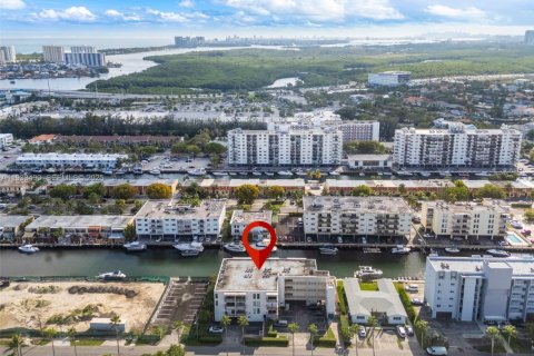 Снять в аренду кондоминиум в Норт-Майами-Бич, Флорида 1 спальня, 66.15м2, № 1991427 - фото 26