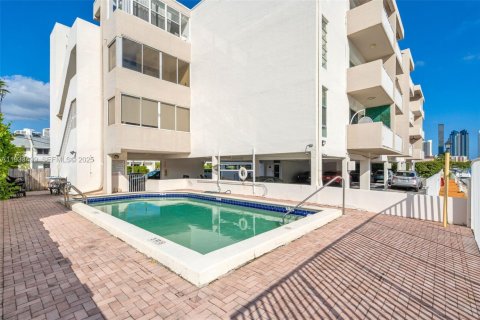 Снять в аренду кондоминиум в Норт-Майами-Бич, Флорида 1 спальня, 66.15м2, № 1991427 - фото 23