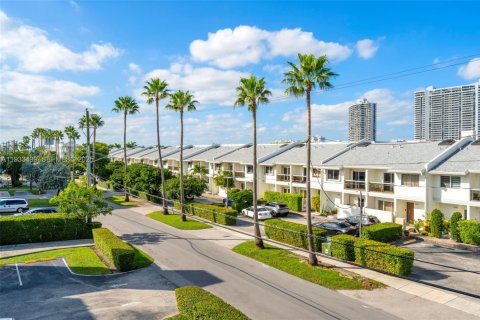 Снять в аренду кондоминиум в Норт-Майами-Бич, Флорида 1 спальня, 66.15м2, № 1991427 - фото 20