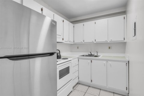 Снять в аренду кондоминиум в Норт-Майами-Бич, Флорида 1 спальня, 66.15м2, № 1991427 - фото 10