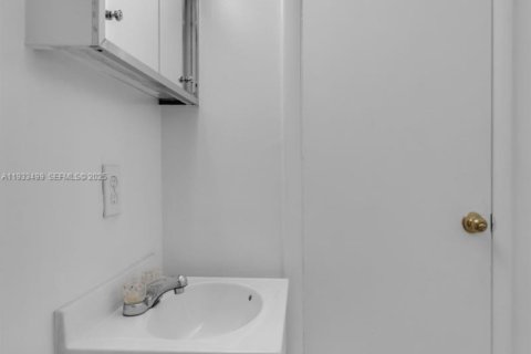 Снять в аренду кондоминиум в Норт-Майами-Бич, Флорида 1 спальня, 66.15м2, № 1991427 - фото 17