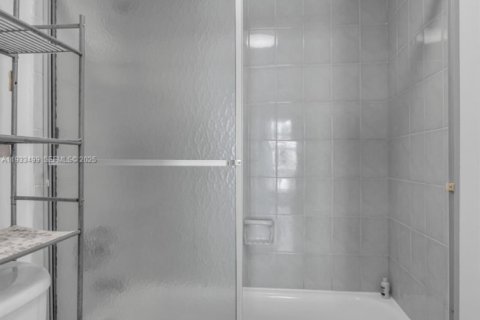 Снять в аренду кондоминиум в Норт-Майами-Бич, Флорида 1 спальня, 66.15м2, № 1991427 - фото 15