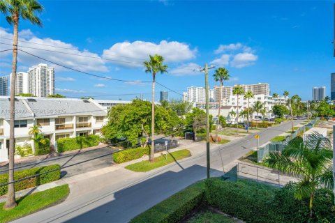 Снять в аренду кондоминиум в Норт-Майами-Бич, Флорида 1 спальня, 66.15м2, № 1991427 - фото 21