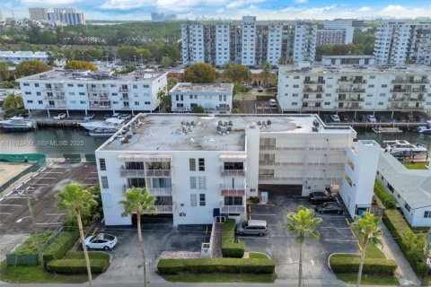 Снять в аренду кондоминиум в Норт-Майами-Бич, Флорида 1 спальня, 66.15м2, № 1991427 - фото 25