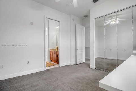 Townhouse in Fort Lauderdale, Florida 3 bedrooms, 183.67 sq.m. № 1938802 - photo 28