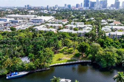 Townhouse in Fort Lauderdale, Florida 3 bedrooms, 183.67 sq.m. № 1938802 - photo 9