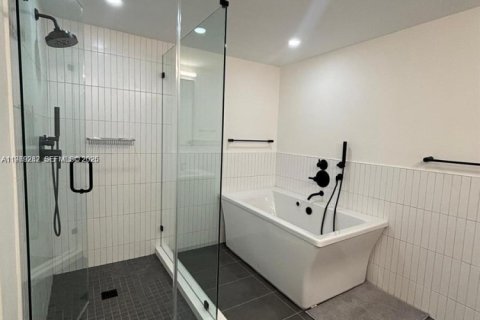 Снять в аренду квартиру в Корал-Гейблс, Флорида 2 спальни, 100.71м2, № 2079367 - фото 6