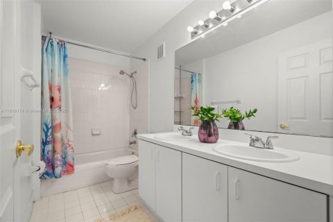 Adosado en venta en Pembroke Pines, Florida, 3 dormitorios, 161.46 m2 № 1781750 - foto 24