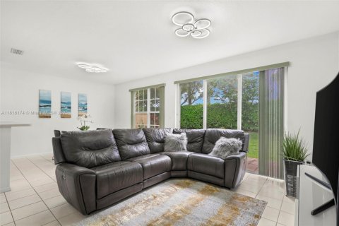Adosado en venta en Pembroke Pines, Florida, 3 dormitorios, 161.46 m2 № 1781750 - foto 11