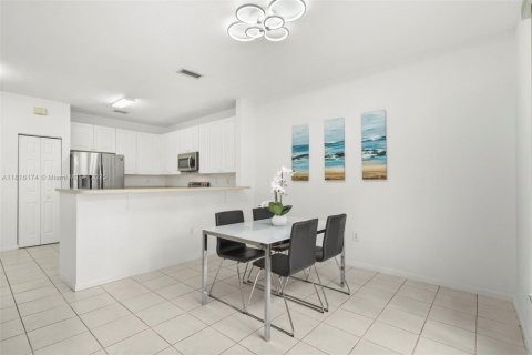 Adosado en venta en Pembroke Pines, Florida, 3 dormitorios, 161.46 m2 № 1781750 - foto 7