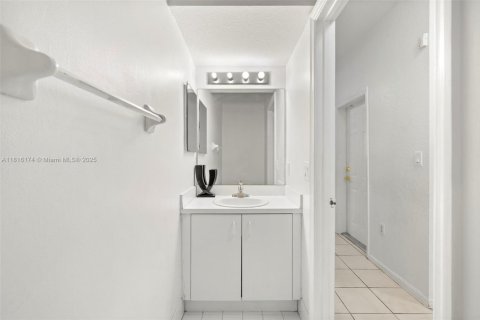 Adosado en venta en Pembroke Pines, Florida, 3 dormitorios, 161.46 m2 № 1781750 - foto 25