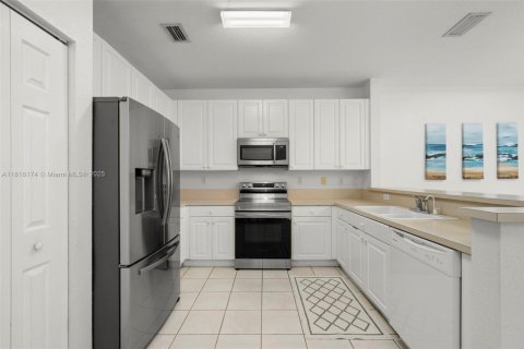 Adosado en venta en Pembroke Pines, Florida, 3 dormitorios, 161.46 m2 № 1781750 - foto 4