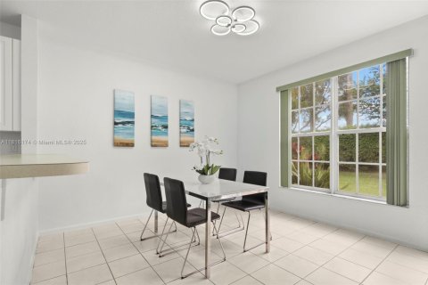 Adosado en venta en Pembroke Pines, Florida, 3 dormitorios, 161.46 m2 № 1781750 - foto 8