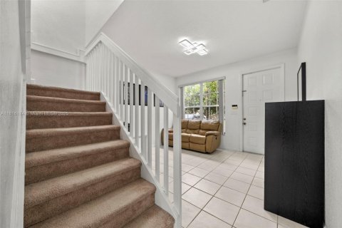 Adosado en venta en Pembroke Pines, Florida, 3 dormitorios, 161.46 m2 № 1781750 - foto 14