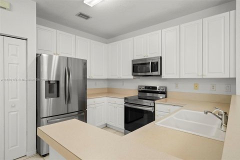 Adosado en venta en Pembroke Pines, Florida, 3 dormitorios, 161.46 m2 № 1781750 - foto 5