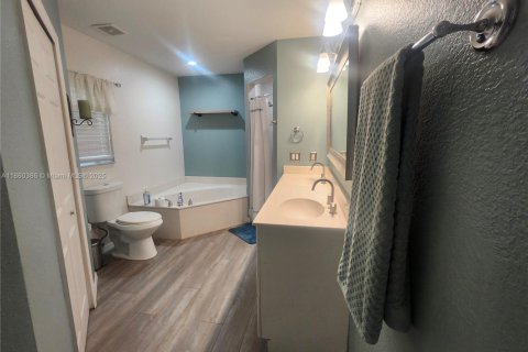 House in Naples, Florida 3 bedrooms № 1889365 - photo 11