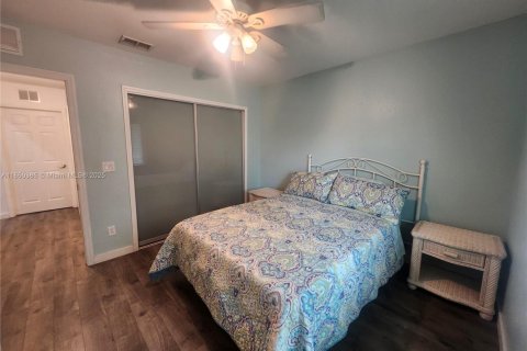 House in Naples, Florida 3 bedrooms № 1889365 - photo 12