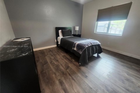 House in Naples, Florida 3 bedrooms № 1889365 - photo 13