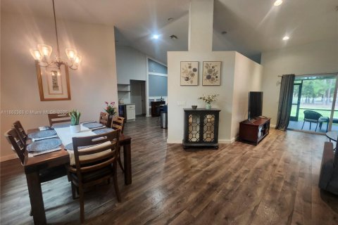 House in Naples, Florida 3 bedrooms № 1889365 - photo 3