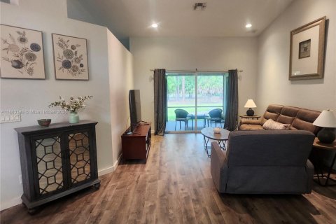 House in Naples, Florida 3 bedrooms № 1889365 - photo 4