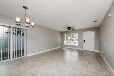 Casa en alquiler en Kissimmee, Florida, 3 dormitorios, 122.72 m2 № 1622547 - foto 5