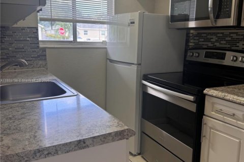 Appartement à louer à Hollywood, Floride: 1 chambre, 51.56 m2 № 2016146 - photo 2