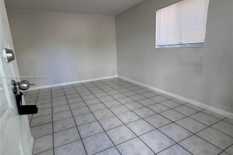 Appartement à louer à Hollywood, Floride: 1 chambre, 51.56 m2 № 2016146 - photo 6