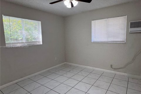 Appartement à louer à Hollywood, Floride: 1 chambre, 51.56 m2 № 2016146 - photo 4