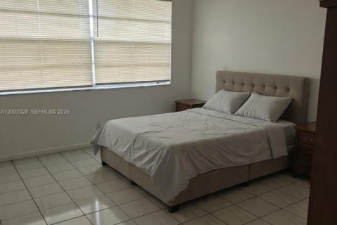 Copropriété à louer à Lauderdale Lakes, Floride: 2 chambres, 89.19 m2 № 2067822 - photo 5