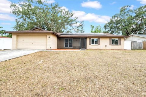 House in Brandon, Florida 3 bedrooms, 135.82 sq.m. № 1685428 - photo 1