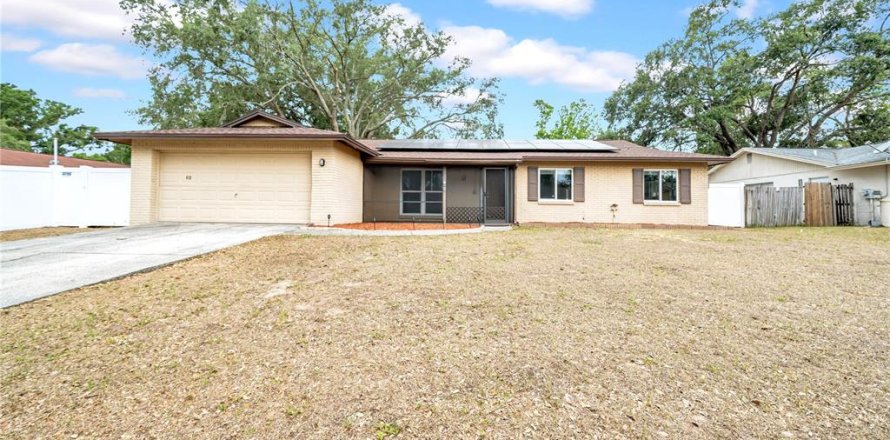 House in Brandon, Florida 3 bedrooms, 135.82 sq.m. № 1685428