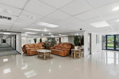 Copropriété à louer à Hallandale Beach, Floride: 2 chambres, 102.19 m2 № 2417501 - photo 27