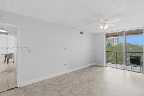 Copropriété à louer à Hallandale Beach, Floride: 2 chambres, 102.19 m2 № 2417501 - photo 18