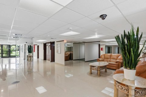 Copropriété à louer à Hallandale Beach, Floride: 2 chambres, 102.19 m2 № 2417501 - photo 28
