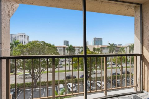 Copropriété à louer à Hallandale Beach, Floride: 2 chambres, 102.19 m2 № 2417501 - photo 26