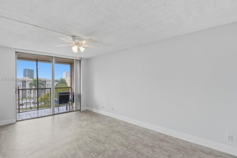 Copropriété à louer à Hallandale Beach, Floride: 2 chambres, 102.19 m2 № 2417501 - photo 21