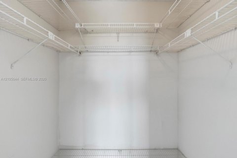 Copropriété à louer à Hallandale Beach, Floride: 2 chambres, 102.19 m2 № 2417501 - photo 22