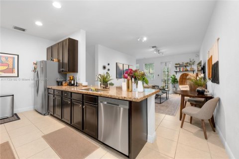 Adosado en venta en Pembroke Pines, Florida, 3 dormitorios, 162.11 m2 № 1710131 - foto 10