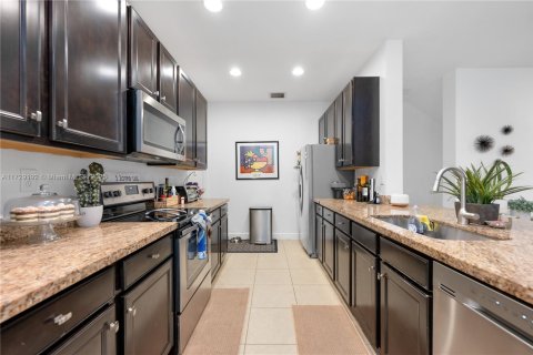 Adosado en venta en Pembroke Pines, Florida, 3 dormitorios, 162.11 m2 № 1710131 - foto 9