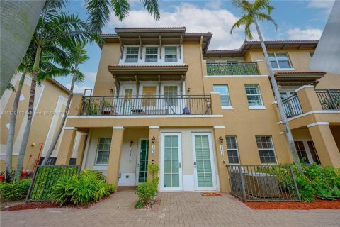 Adosado en venta en Pembroke Pines, Florida, 3 dormitorios, 162.11 m2 № 1710131 - foto 1
